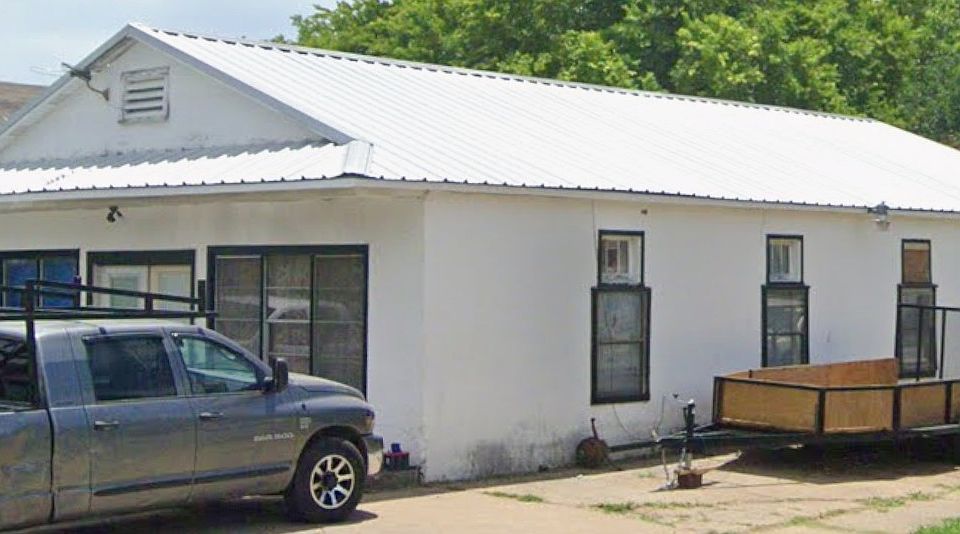 1st image of 902 E Cherry St
