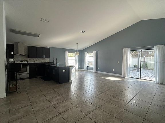 4th image of 305 Chelmsford Ct