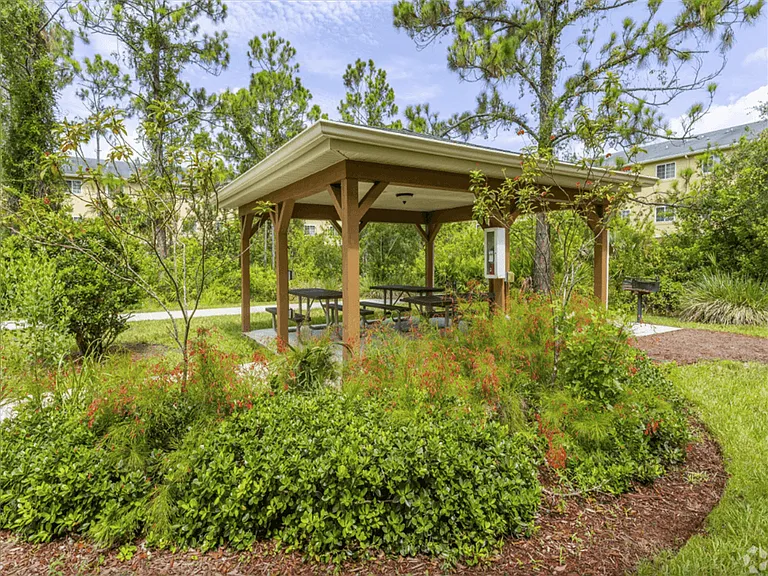 Heron Pond 55+ Apartments — Photo 5