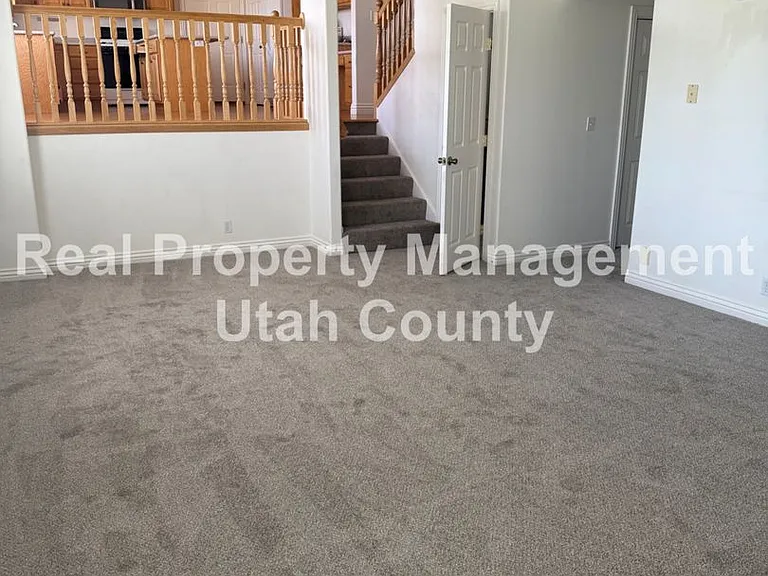 550 E 400th St S — Photo 11