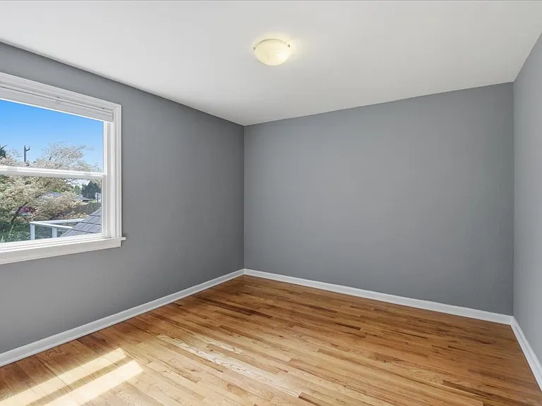 3733 SW Webster St — Photo 12