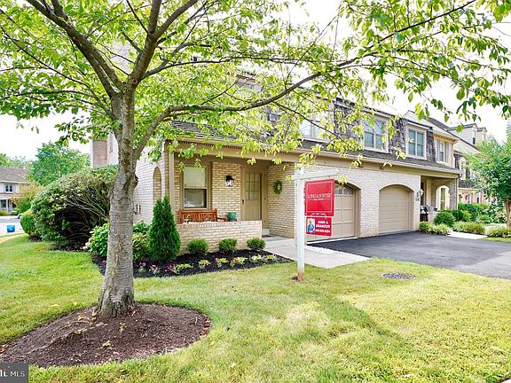 3rd image of 15341 Manor Village Ln