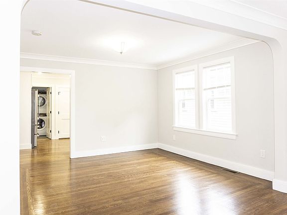 landlord_unit_photo_36078437_8