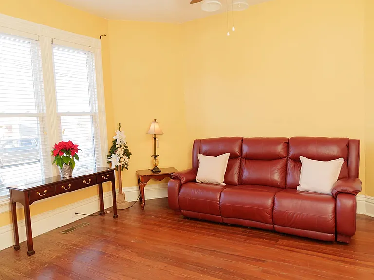 326 Blackburn Ave — Photo 3