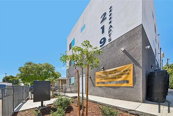 1 bed, 382 sqft, $2,000 — Photo 2