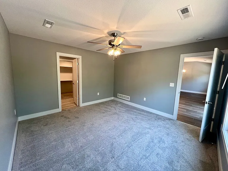 4647 Pierce Dr — Photo 18