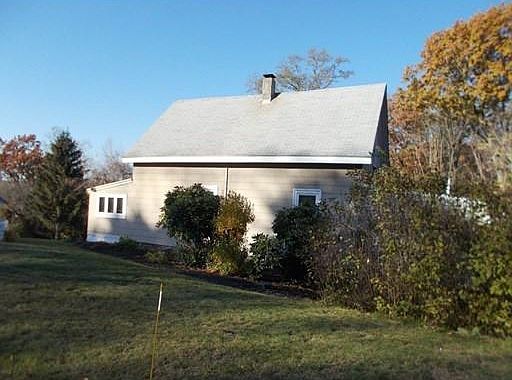 3rd image of 19 Tiverton Ave