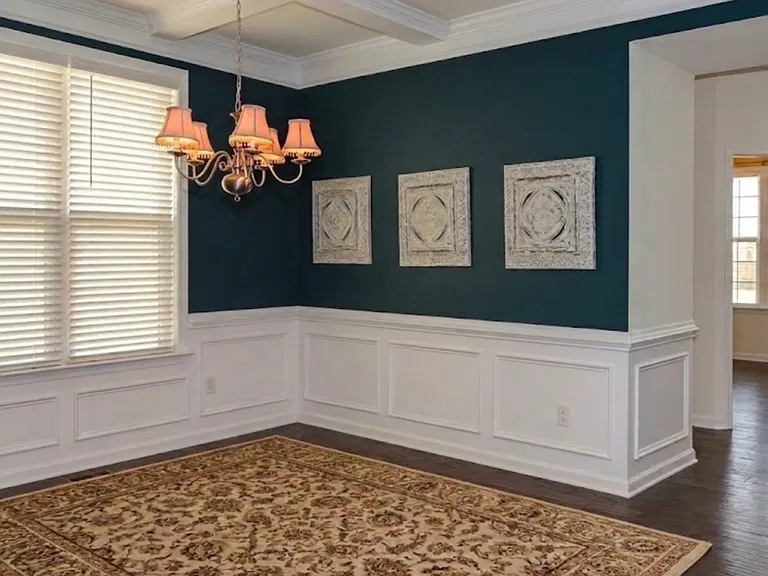 4455 Avondale Ln — Photo 1