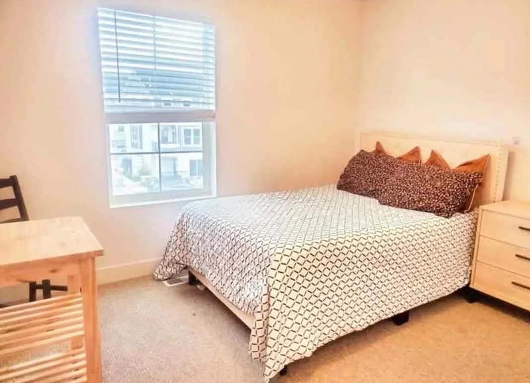 3 bed, 2000 sqft, $750 — Photo 1