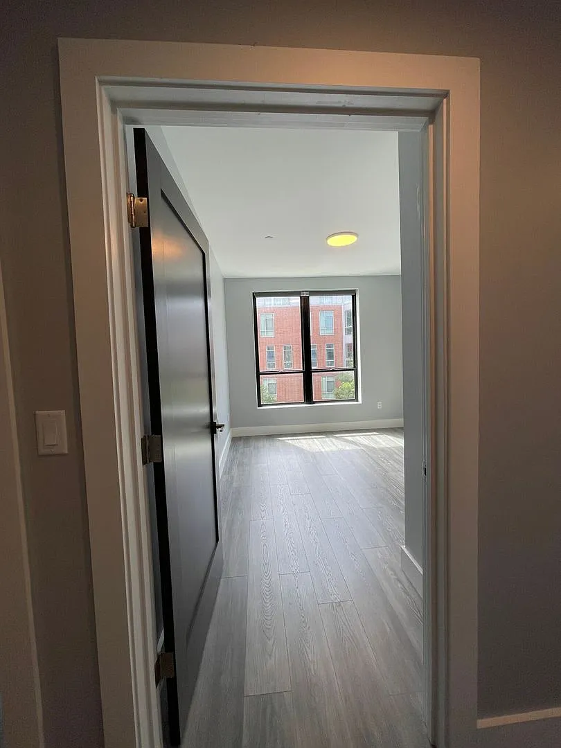 Charming 3 Bedroom-No Broker Fee — Photo 1