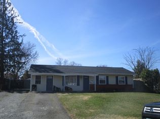 221 W Beech Rd, Sterling, VA 20164
