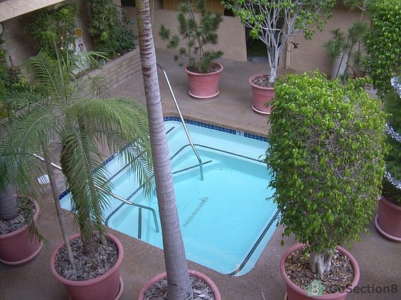 5th image of 2501 W Redon Bch Blvd APT 133