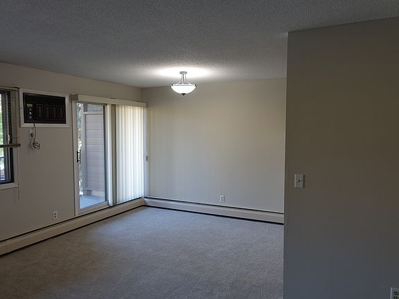 3rd image of 7401 W 101st St APT 220