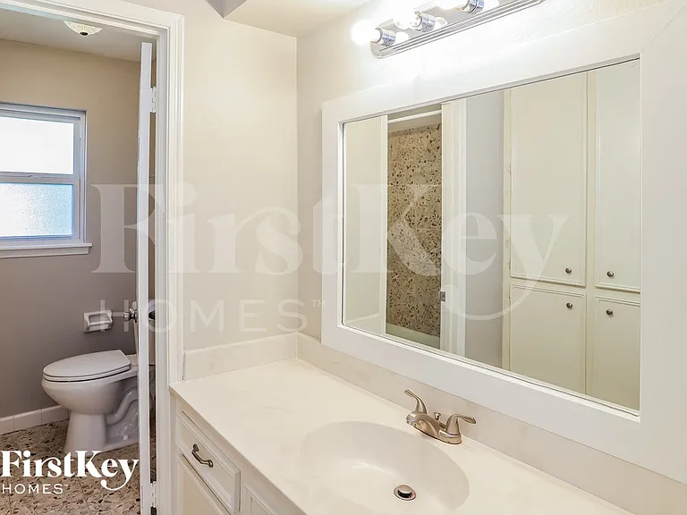 7902 Beaufort Dr — Photo 9