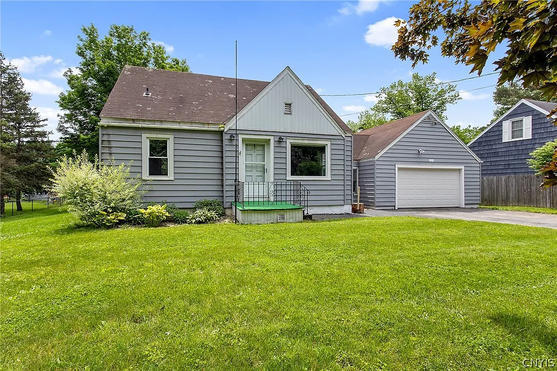 3 bed, 1.0 bath, 1215 sqft, $2,500 — Photo 1