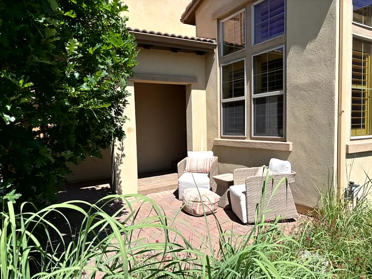 5 bed, 4.5 bath, 3150 sqft, $4,000 — Photo 2