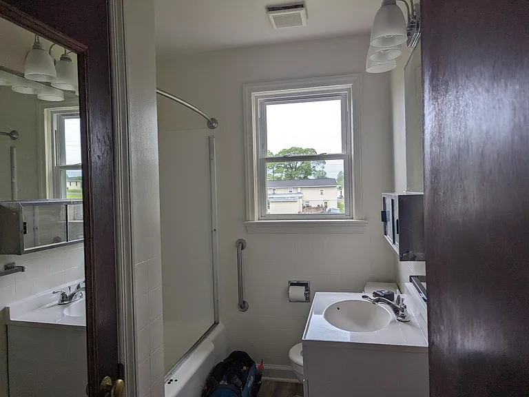 810 Bank St — Photo 5