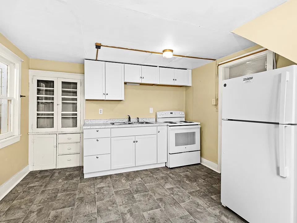 522 E 8th St #2