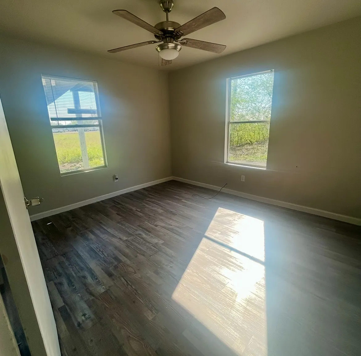 112 Green Point Dr — Photo 4