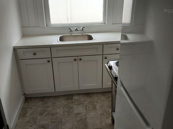 4th image of 1586 1/2 Orange Ave