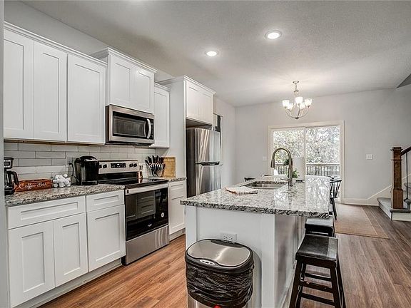 4th image of 2202 N Woodsbury Rd
