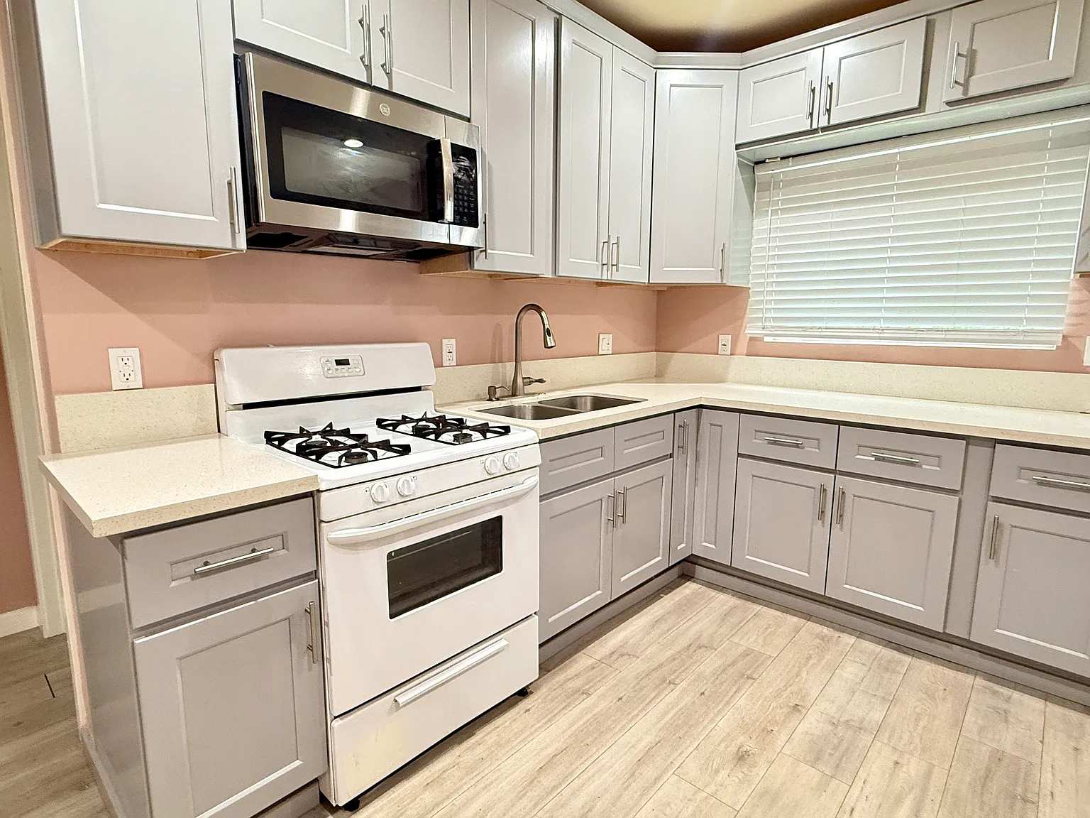1 bed, 800 sqft, $2,200 — Photo 4
