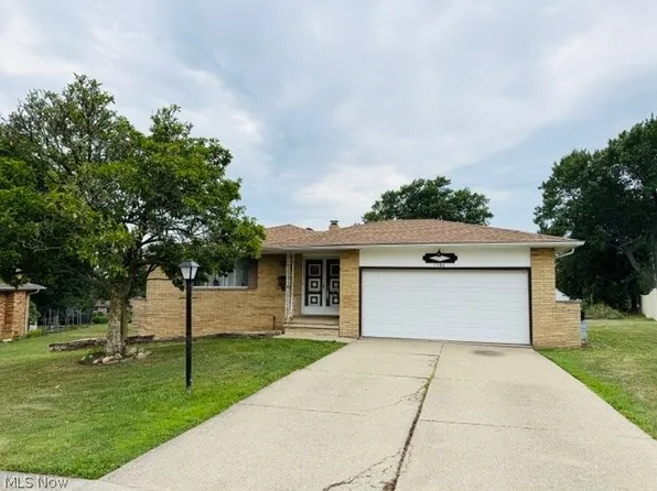 7586 S Tamarack Dr, Parma, OH 44134