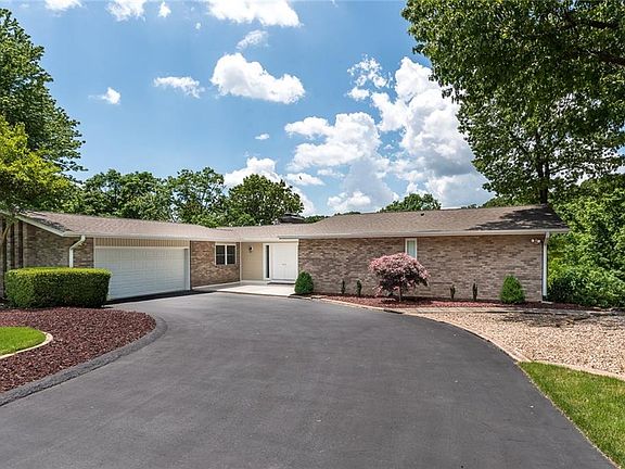 2nd image of 1208 E Hilltop Dr
