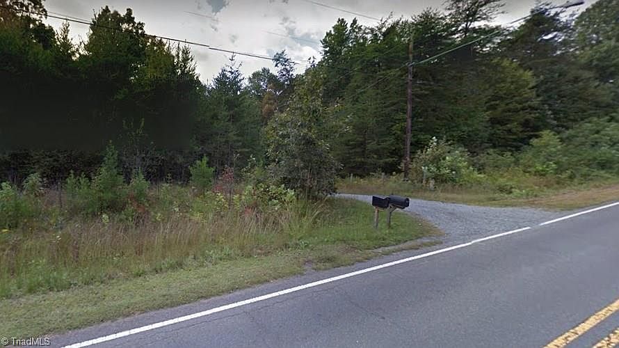 2nd image of 2078 Walker Rd