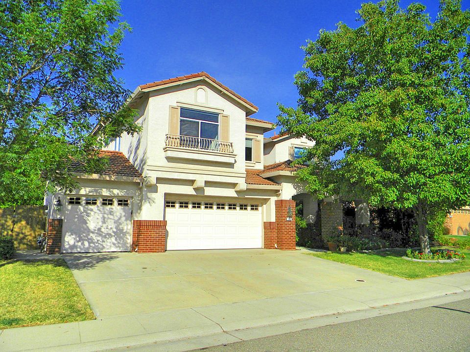 1st image of 165 Costello Ct