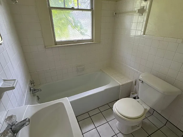 1332 N Bronough St — Photo 13