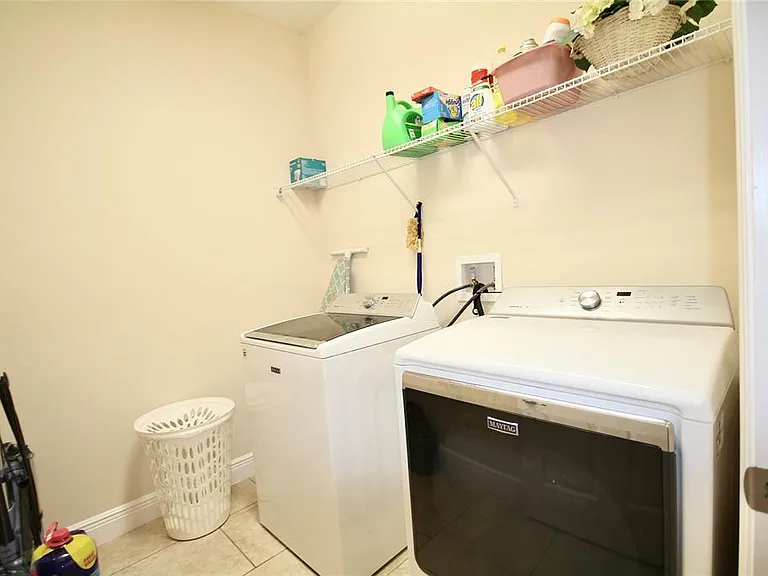 1073 Cavan Dr — Photo 31