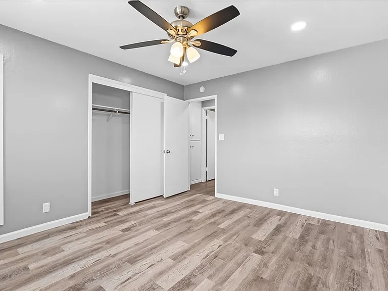 2070 Sahara Way #3 — Photo 24