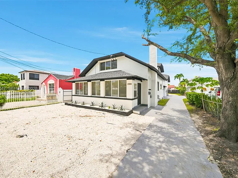 1968 NW 24th Ave #D — Photo 2