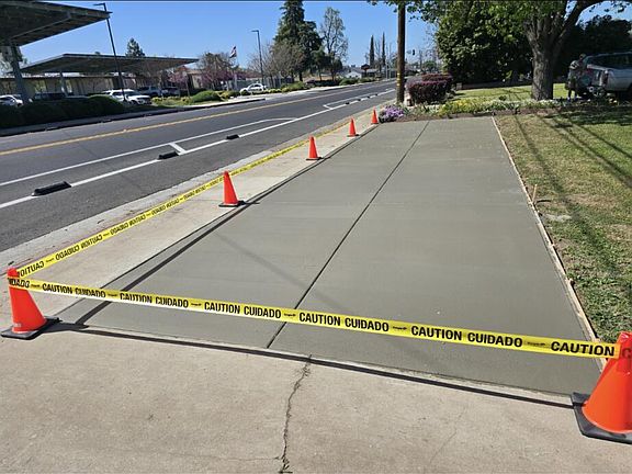 3rd image of 1502 W Tulare Avenue