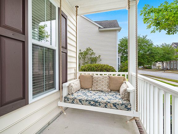 3rd image of 189 Avonshire Dr