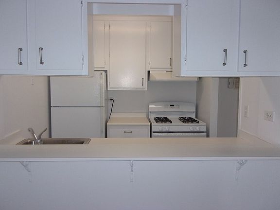 5th image of 200 E 72nd St APT 14H