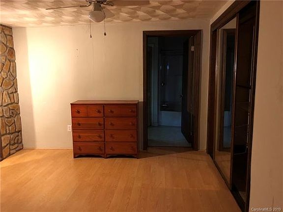 4th image of 975 9th Street Dr NE