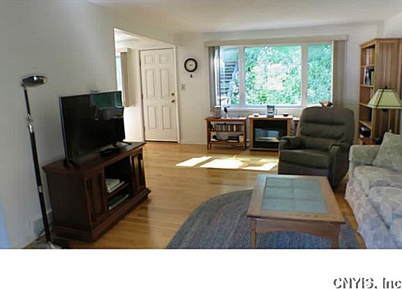 4th image of 234 Houston Ave