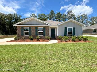 118 Kings Crossing Dr, Lucedale, MS 39452