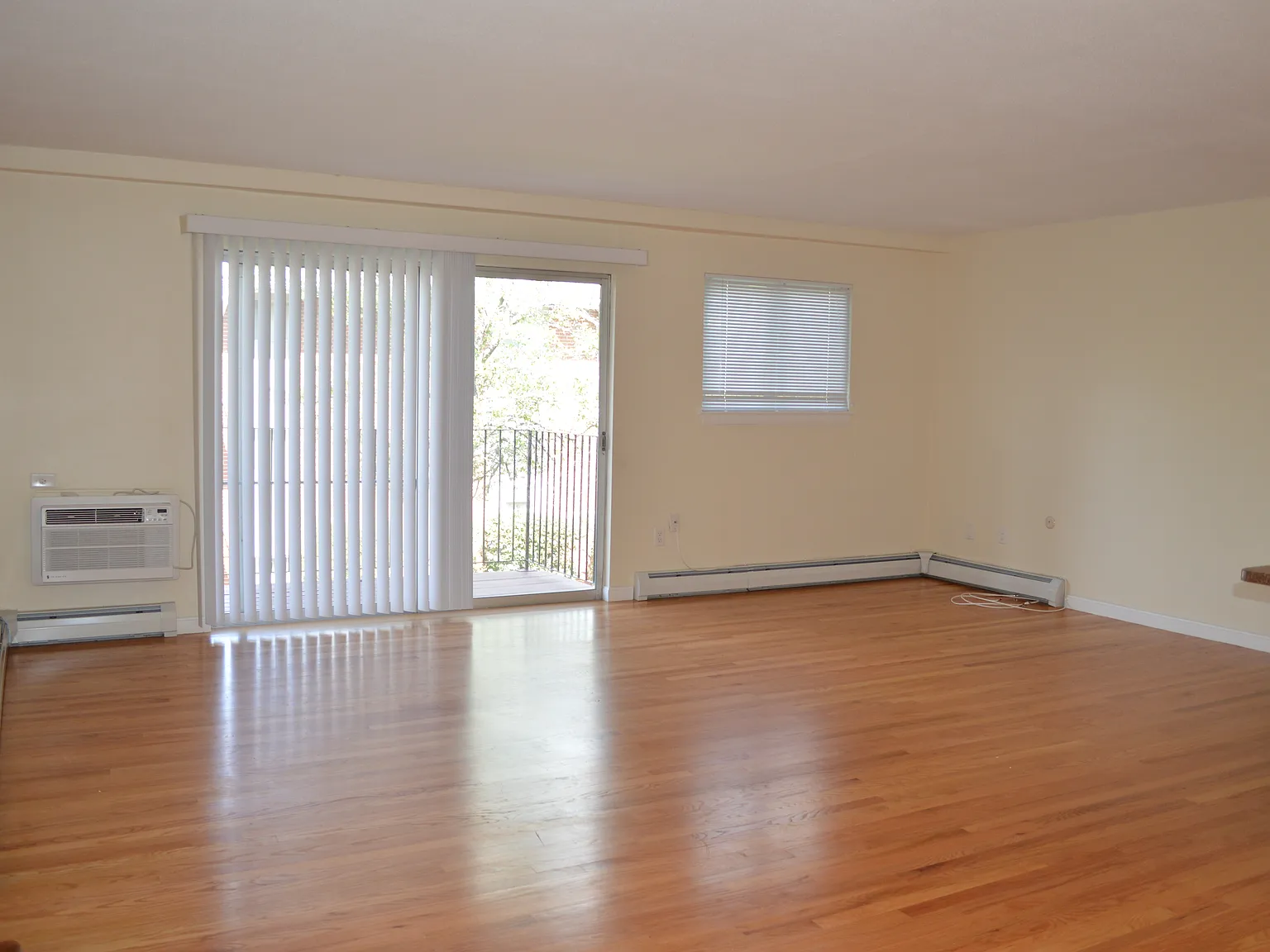 2 bed, 1037 sqft, $2,500 — Photo 3