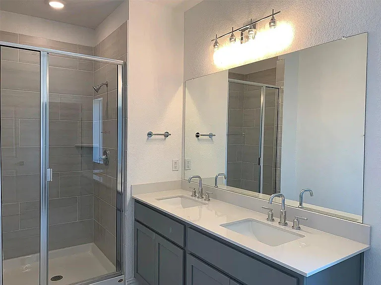 9947 Michael Irvin St — Photo 10