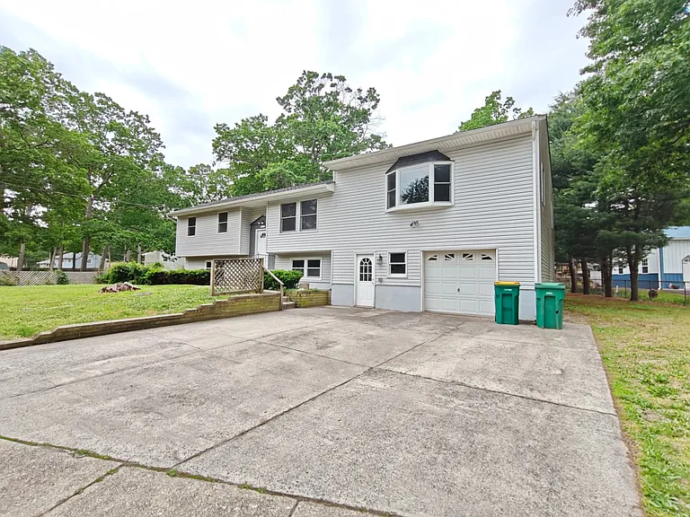 252 Terry Ln — Photo 2