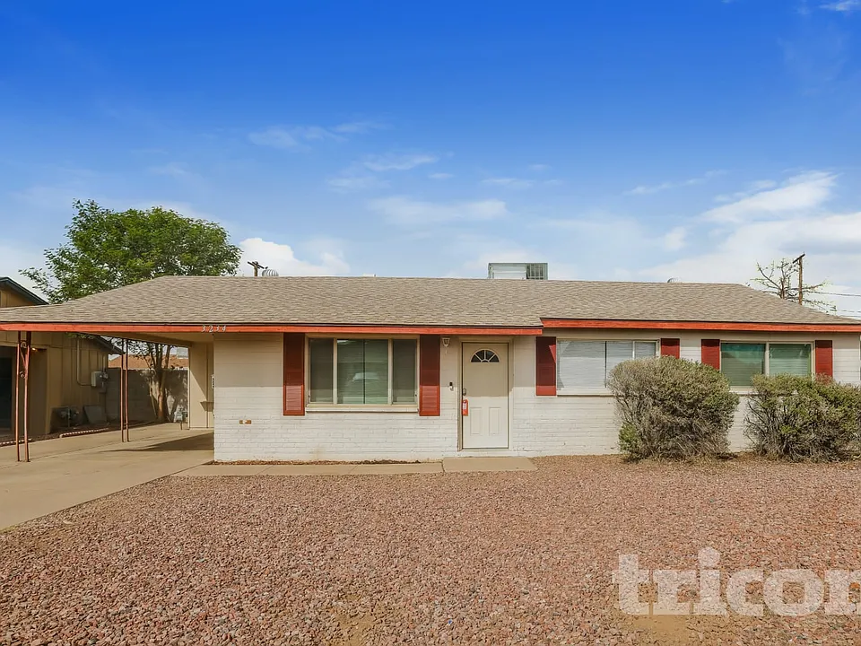 3234 W Larkspur Dr