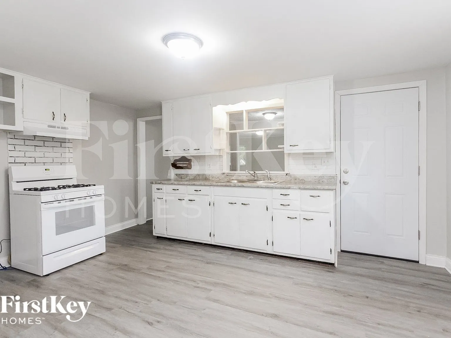 3 bed, 2.0 bath, 1374 sqft, $1,335 — Photo 3