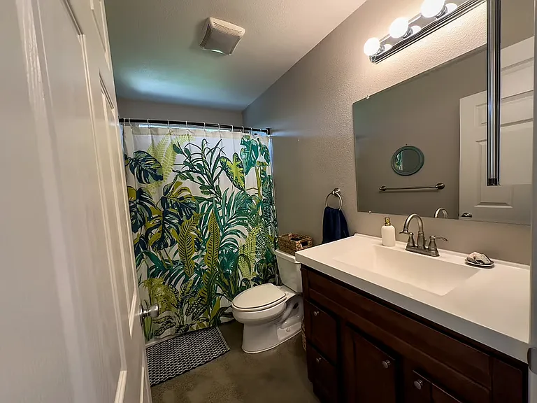 3812 Midvale Ave — Photo 23
