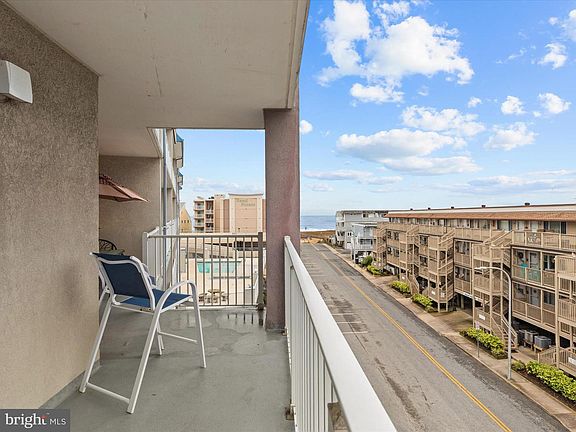 5th image of 12 41st St Unit 301