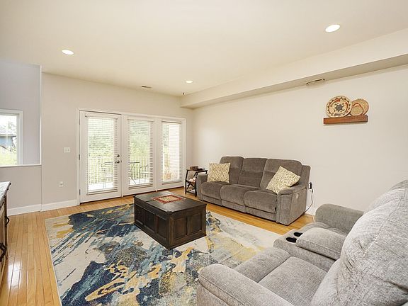 2nd image of 1726 Grandmere Ln
