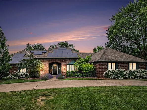 800 W 111th Ter, Kansas City, MO 64114