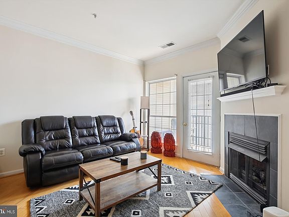 2nd image of 4862 Eisenhower Ave Unit 473